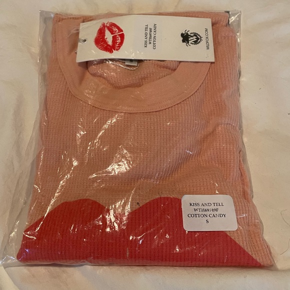 BOGO 💖 NWT Wildfox Longsleeve “Kiss and Tell” - Picture 2 of 4